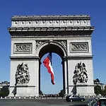 Superb 4 Bdrms 185M2 Apt Trocadero